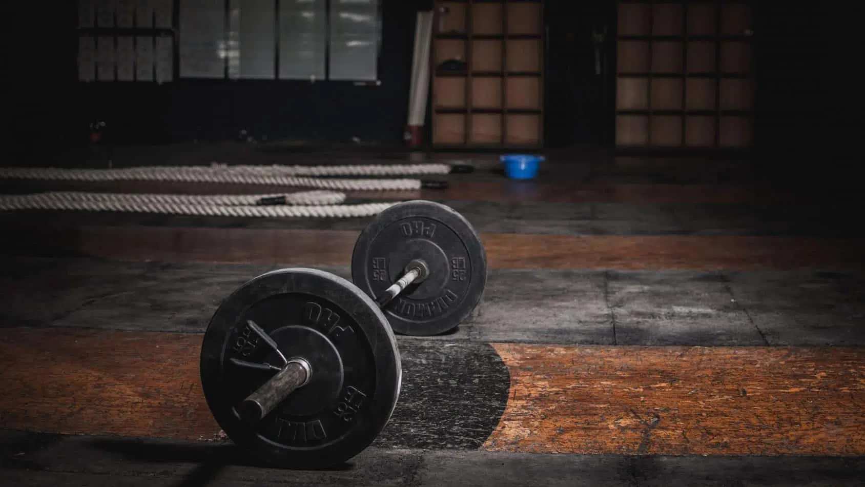 Top 21 Muscle Building Tips I Wish I Knew As A Beginner! (Updated 2021) 5 Ditch the barbell for upper body