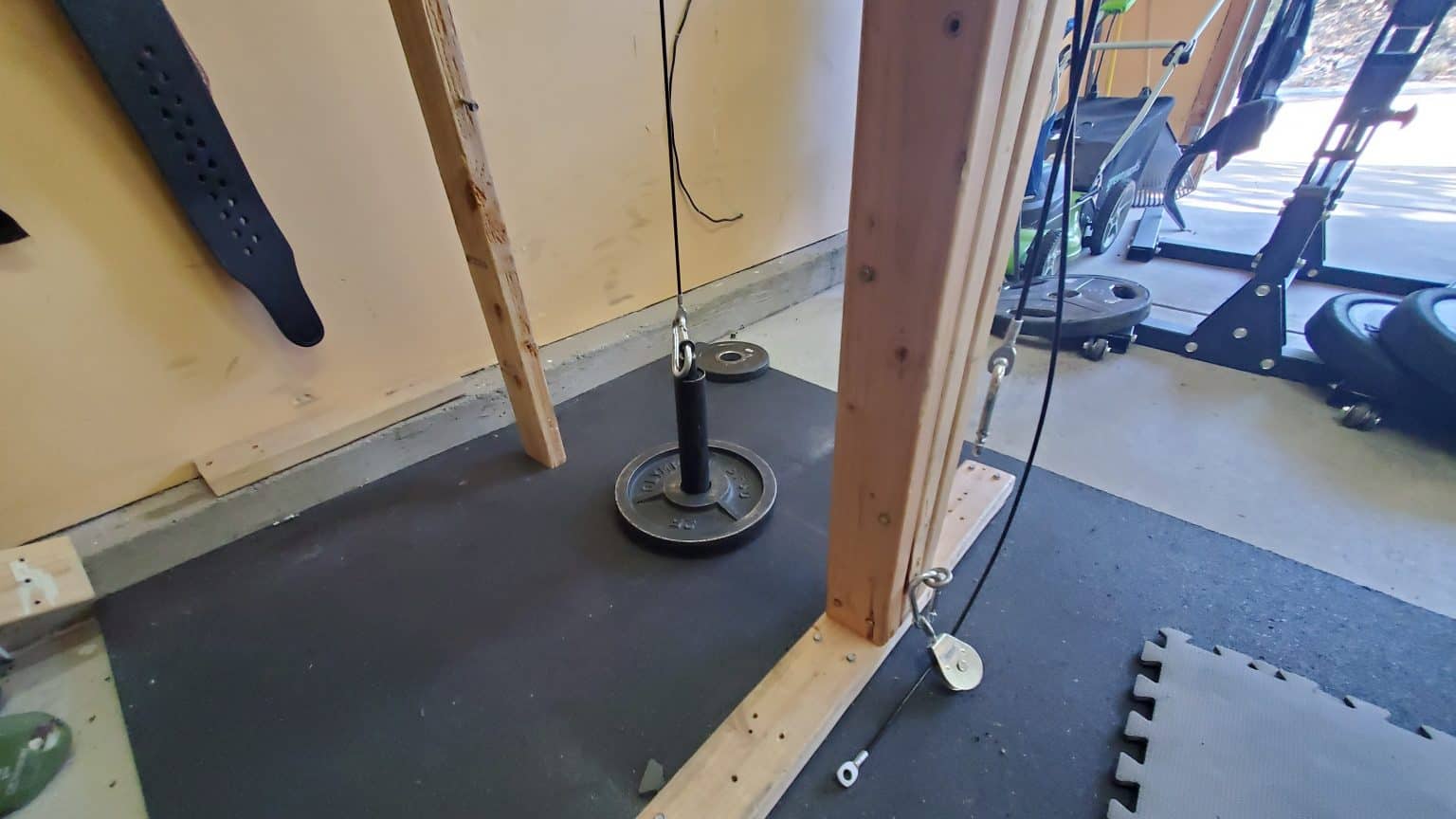 How To Build A DIY Pulley System For Your Home Gym Using A Power Rack