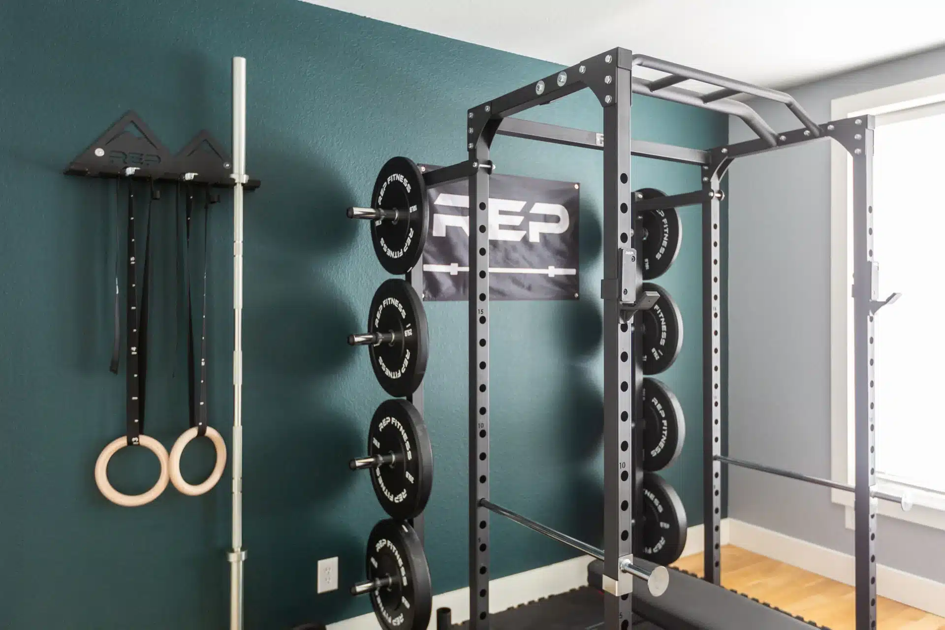power rack with pull up bar and weights