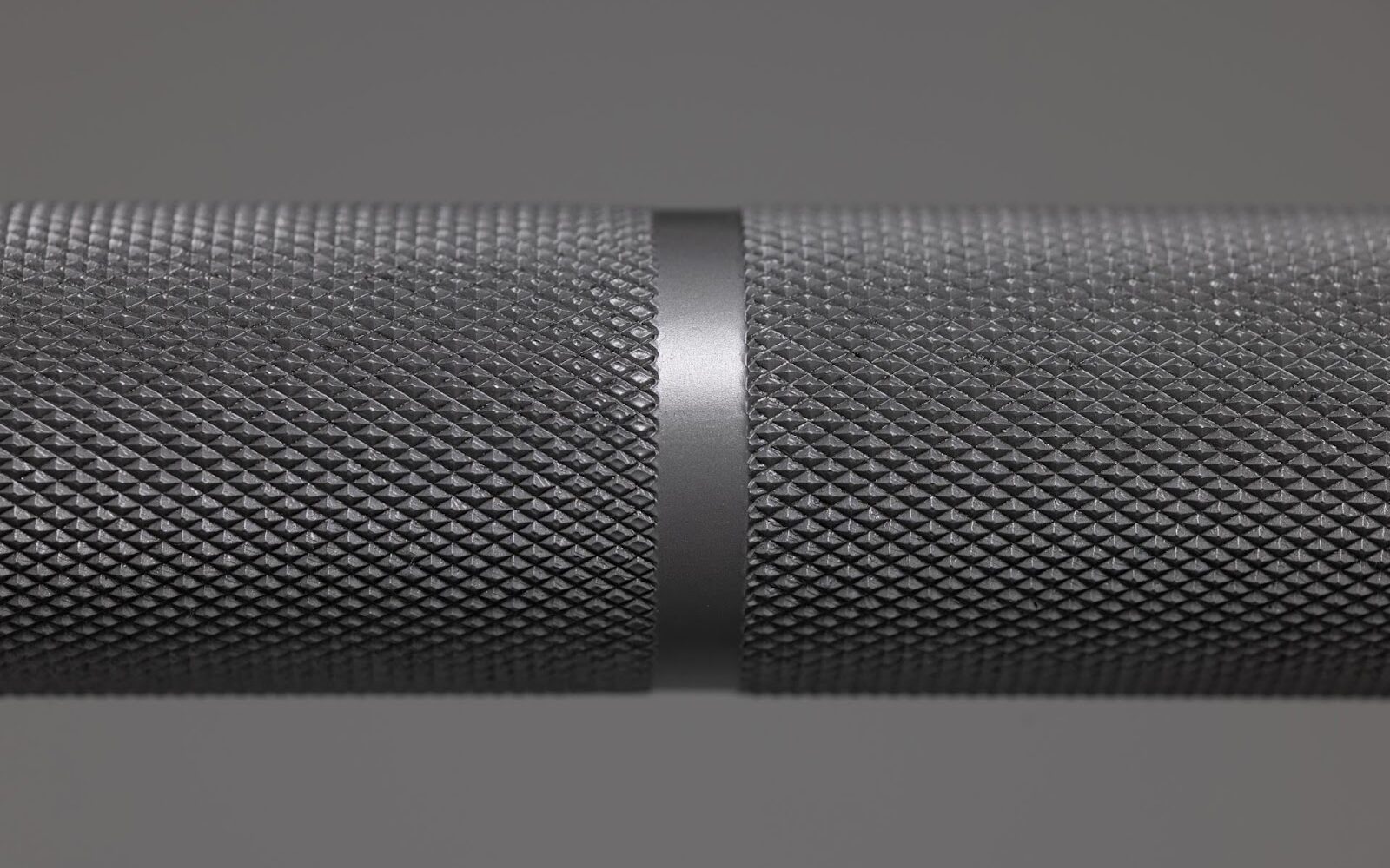aggressive knurling on barbell