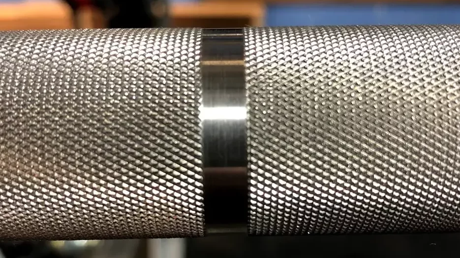 solid knurling of elite power bar